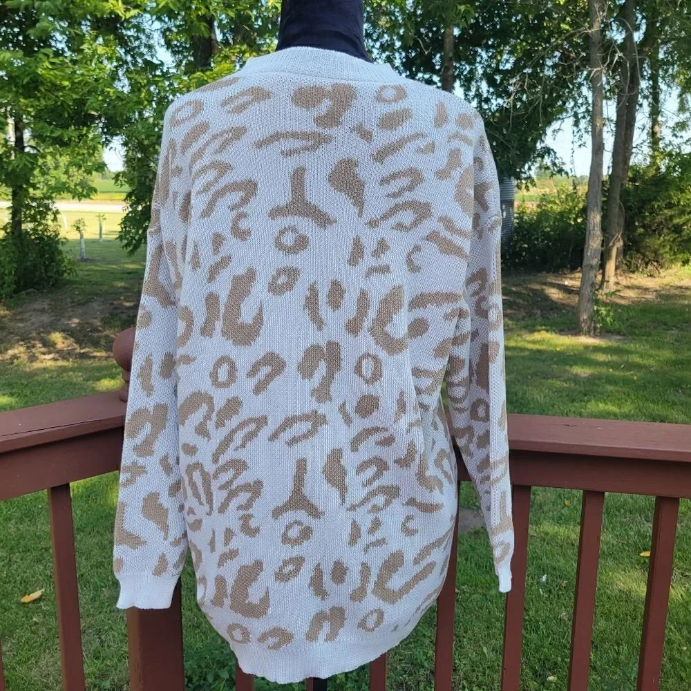 Vestidos Ladies  Khaki White Leopard Print Oversized  Crew Neck Sweater sz Med
